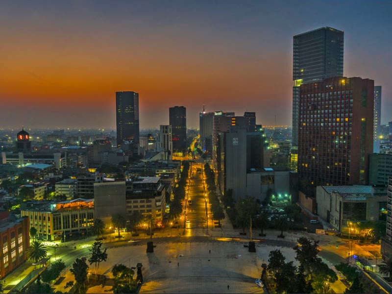 Ciudad de México Paseo de la Reforma atardecer